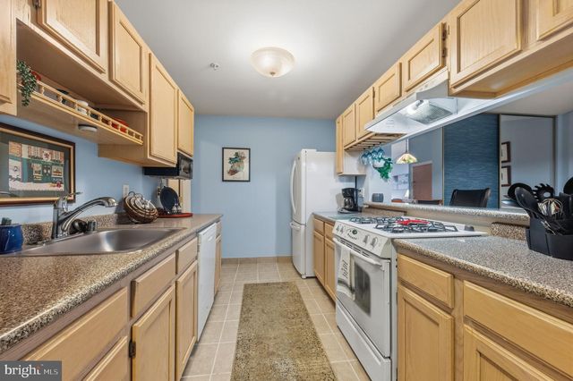 2607 WATERS EDGE DR, Newark, DE 19702