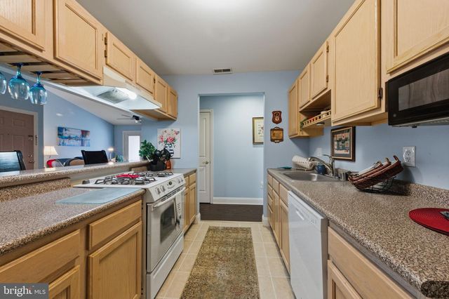 2607 WATERS EDGE DR, Newark, DE 19702