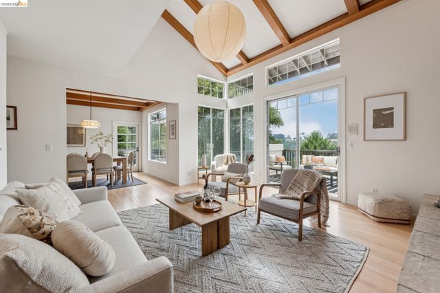 1325 Drury Rd, Berkeley, CA 94705
