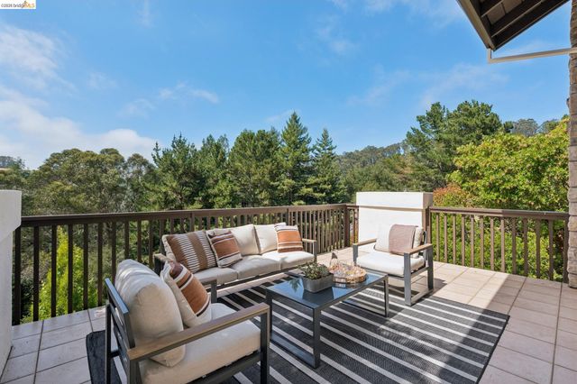 1325 Drury Rd, Berkeley, CA 94705