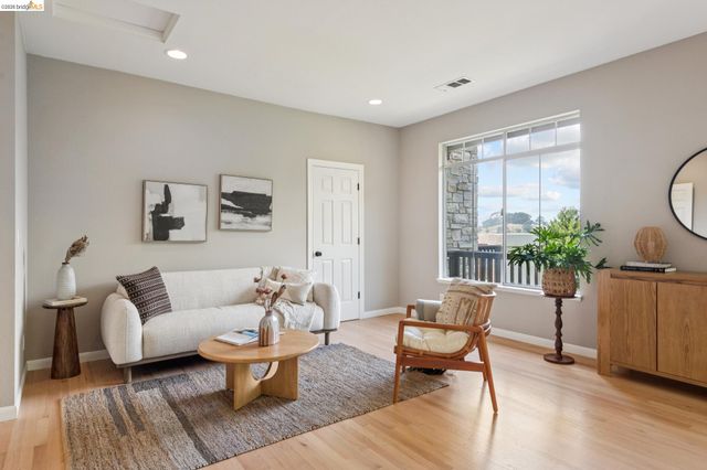 1325 Drury Rd, Berkeley, CA 94705