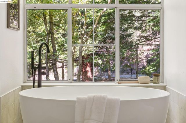 1325 Drury Rd, Berkeley, CA 94705