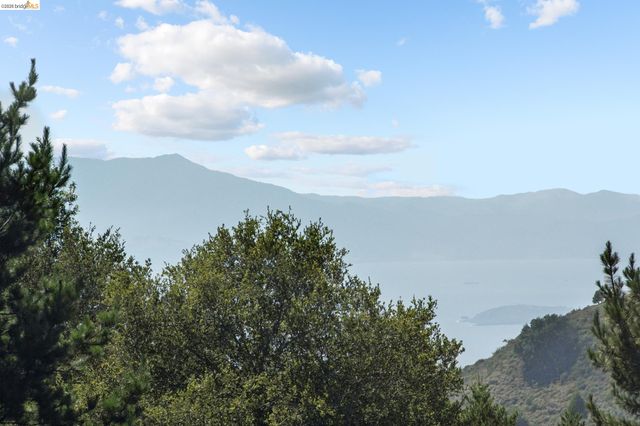 1325 Drury Rd, Berkeley, CA 94705
