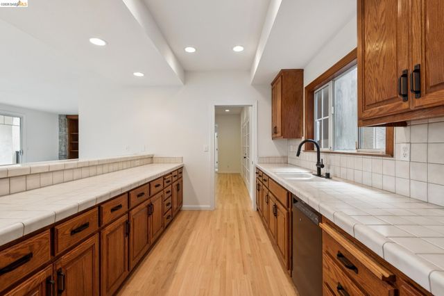 1325 Drury Rd, Berkeley, CA 94705