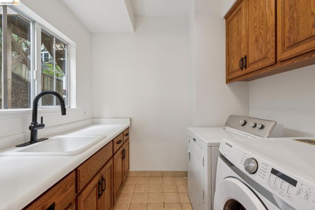 1325 Drury Rd, Berkeley, CA 94705