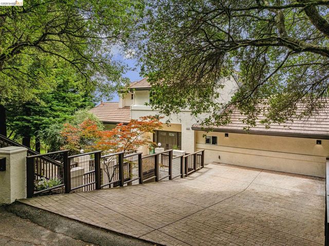1325 Drury Rd, Berkeley, CA 94705