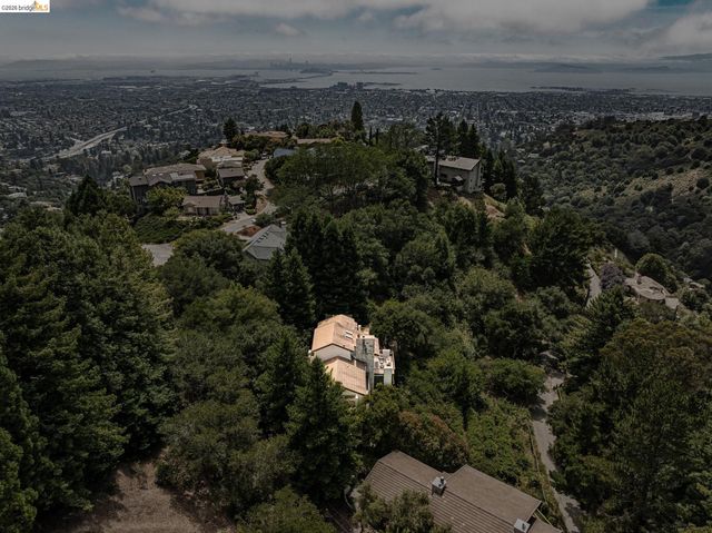 1325 Drury Rd, Berkeley, CA 94705