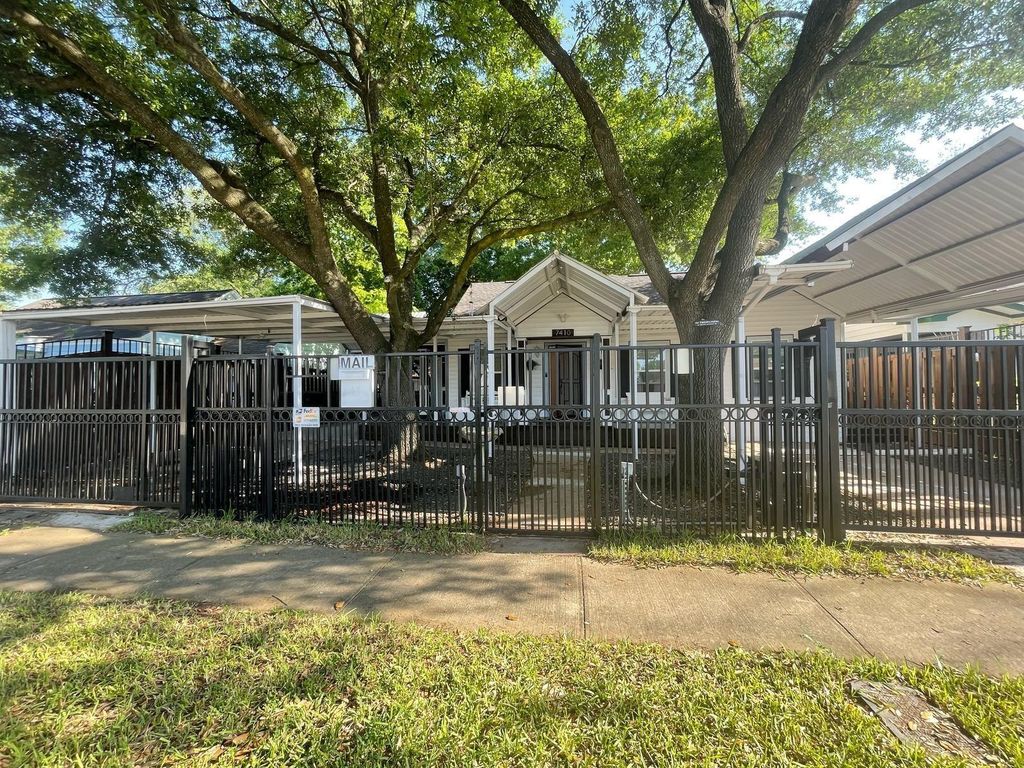 7410 Ilex Street C, Houston, TX 77012