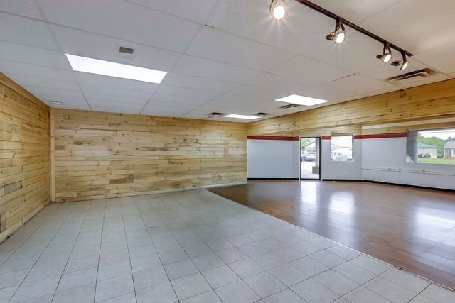 1828 Main Street, Paris, KY 40361