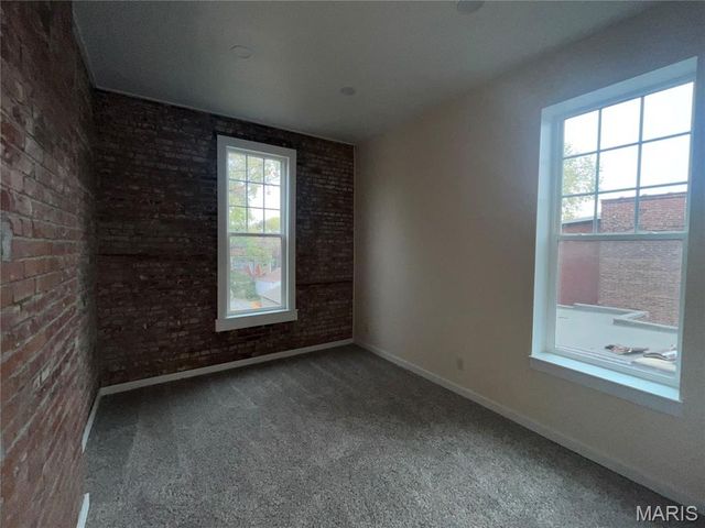 3706 Iowa Avenue, St Louis, MO 63118