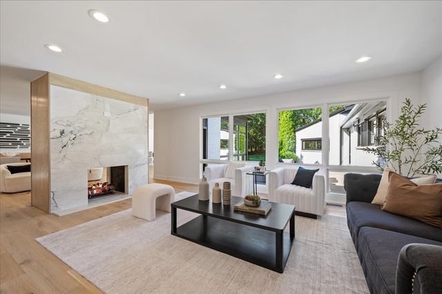 1666 Cloverdale Avenue, Highland Park, IL 60035