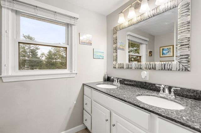 20 Robinhood Lane, Billerica, MA 01821