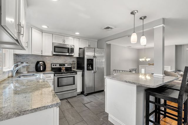20 Robinhood Lane, Billerica, MA 01821