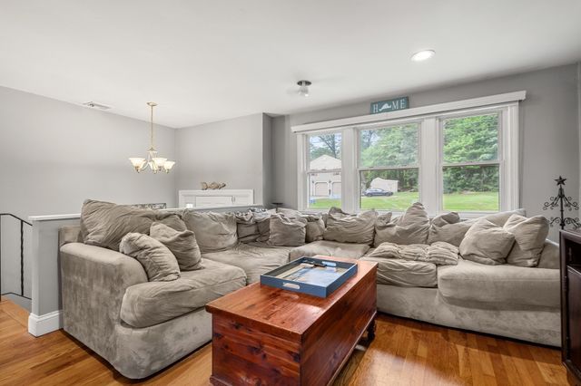20 Robinhood Lane, Billerica, MA 01821