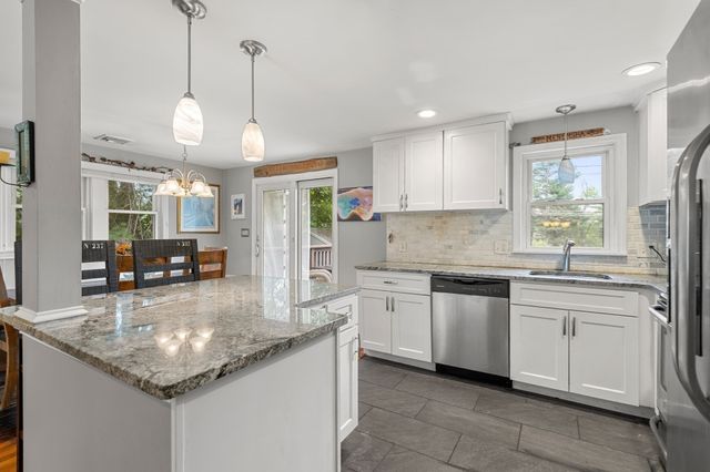 20 Robinhood Lane, Billerica, MA 01821