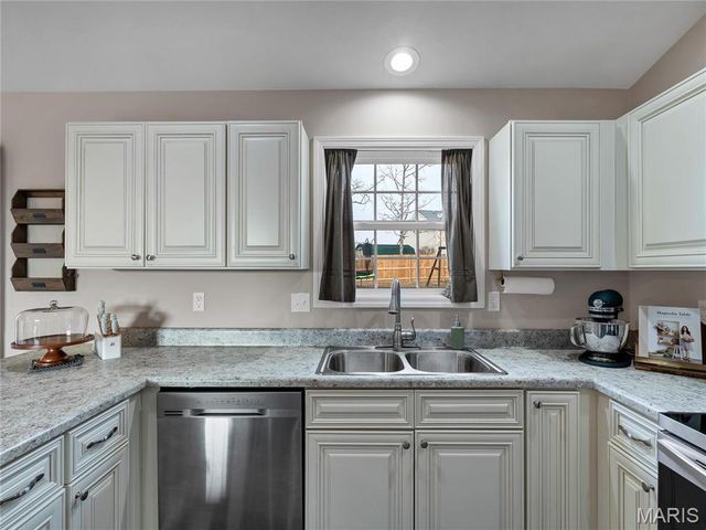 555 Mulligan Court, St Clair, MO 63077