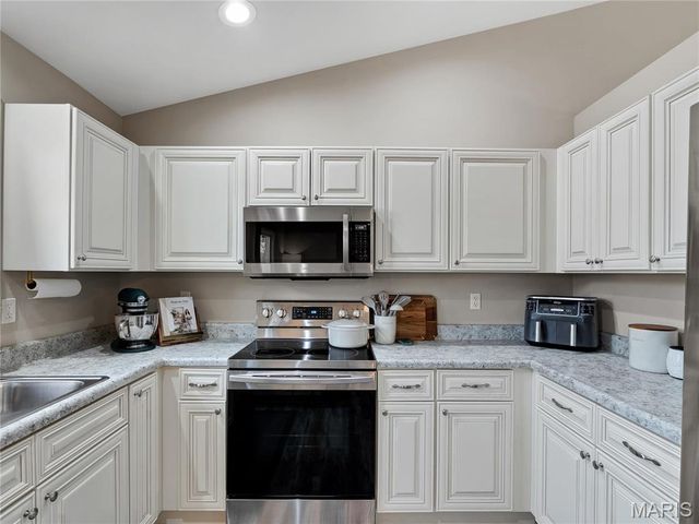 555 Mulligan Court, St Clair, MO 63077