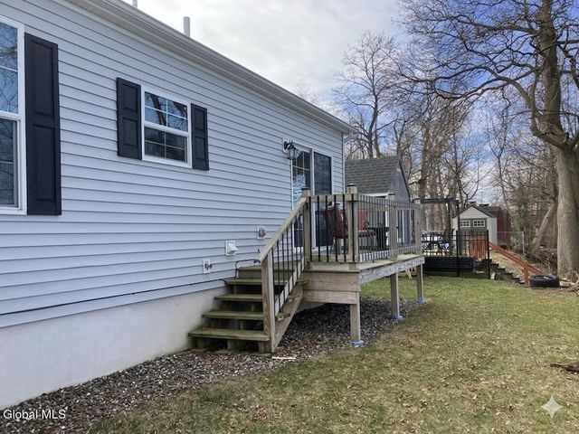 589 1st Avenue, Troy, NY 12182