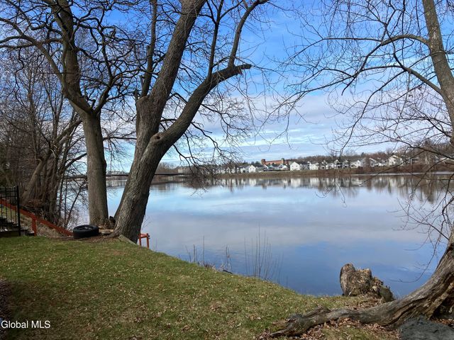 589 1st Avenue, Troy, NY 12182