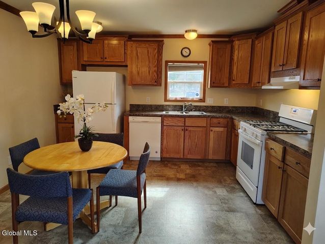 589 1st Avenue, Troy, NY 12182