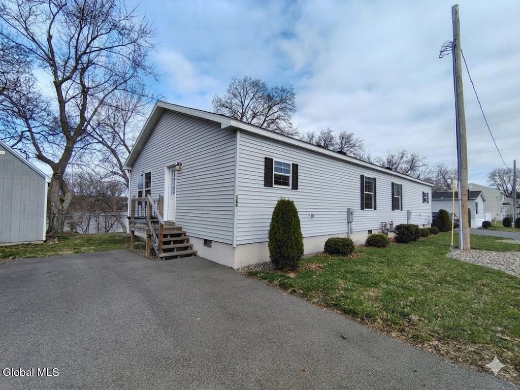 589 1st Avenue, Troy, NY 12182