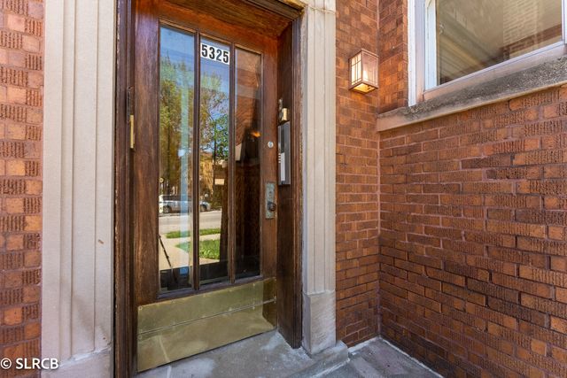5325 W MONTROSE Avenue 2, Chicago, IL 60641