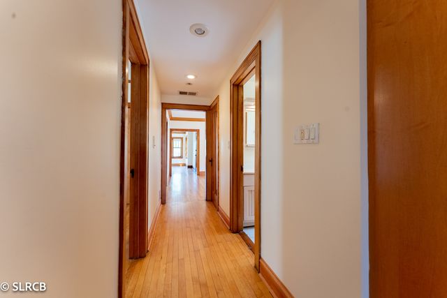 5325 W MONTROSE Avenue 2, Chicago, IL 60641