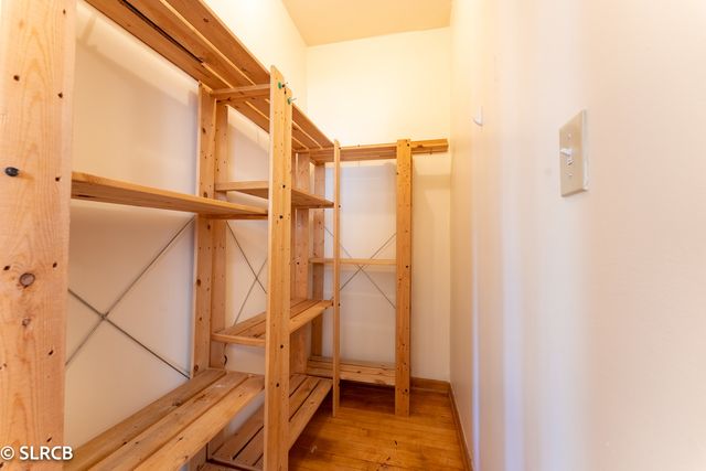 5325 W MONTROSE Avenue 2, Chicago, IL 60641