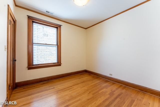 5325 W MONTROSE Avenue 2, Chicago, IL 60641