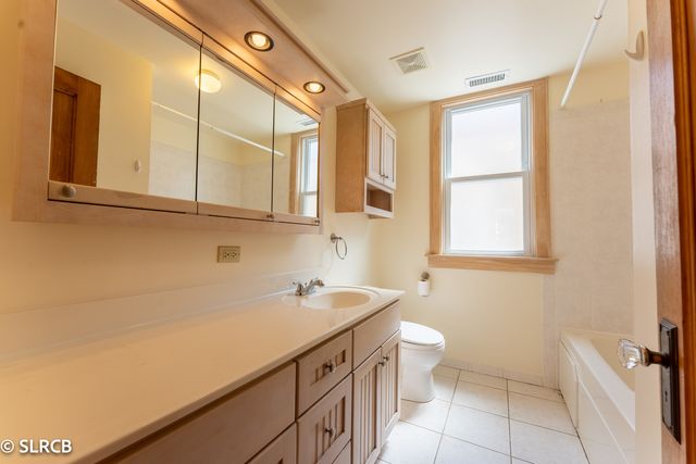 5325 W MONTROSE Avenue 2, Chicago, IL 60641