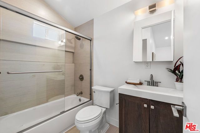 408 N La Fayette Park Place, Los Angeles, CA 90026