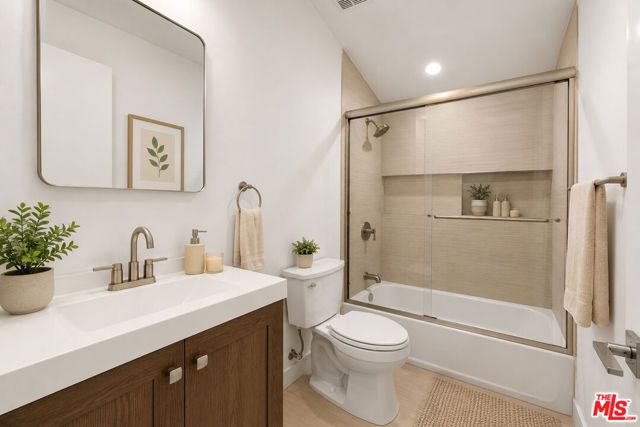 408 N La Fayette Park Place, Los Angeles, CA 90026