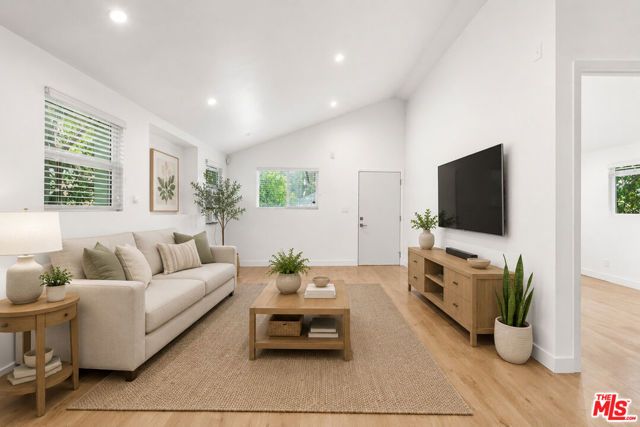 408 N La Fayette Park Place, Los Angeles, CA 90026