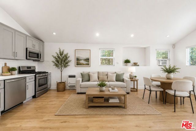 408 N La Fayette Park Place, Los Angeles, CA 90026
