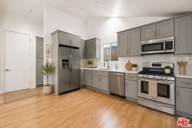 408 N La Fayette Park Place, Los Angeles, CA 90026