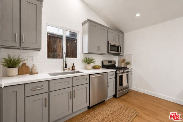 408 N La Fayette Park Place, Los Angeles, CA 90026