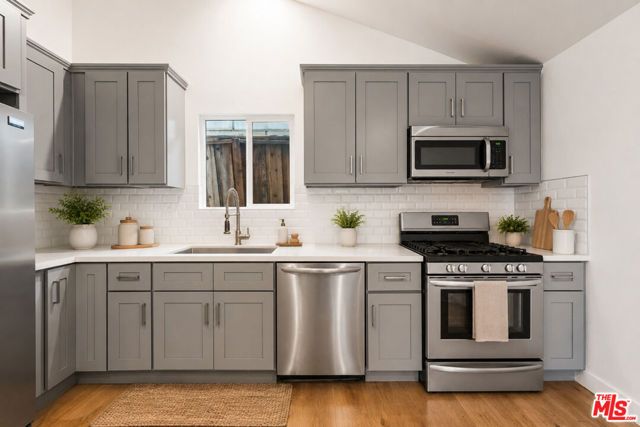 408 N La Fayette Park Place, Los Angeles, CA 90026