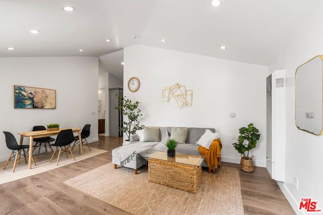 408 N La Fayette Park Place, Los Angeles, CA 90026