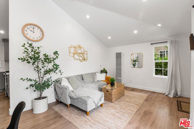 408 N La Fayette Park Place, Los Angeles, CA 90026