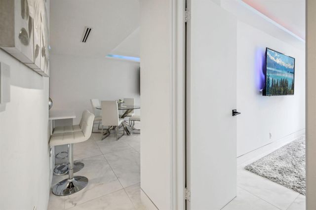 1500 Bay Road 364, Miami Beach, FL 33139