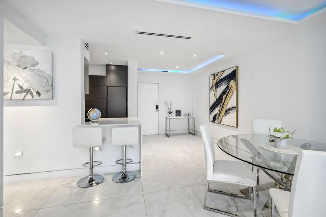1500 Bay Road 364, Miami Beach, FL 33139