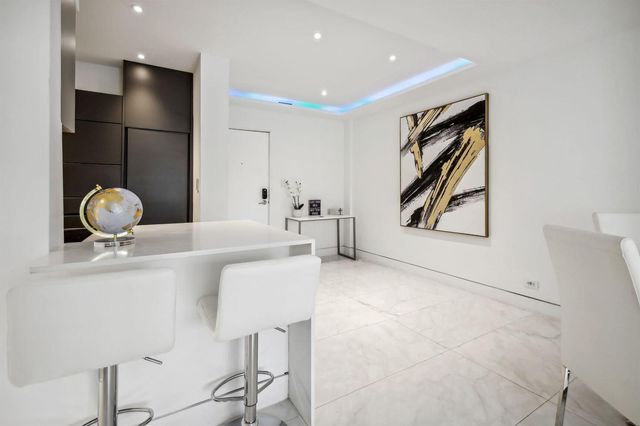 1500 Bay Road 364, Miami Beach, FL 33139