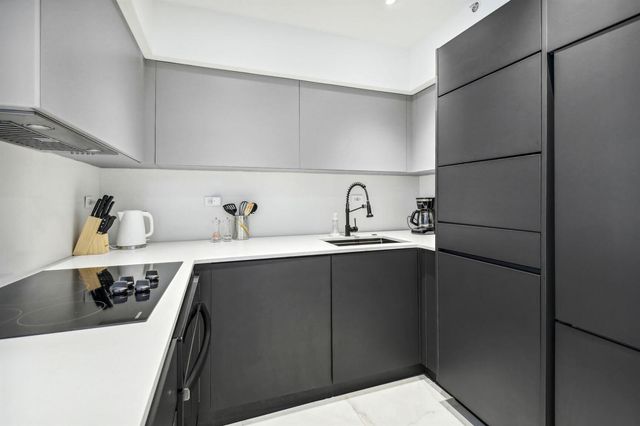 1500 Bay Road 364, Miami Beach, FL 33139