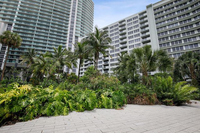 1500 Bay Road 364, Miami Beach, FL 33139