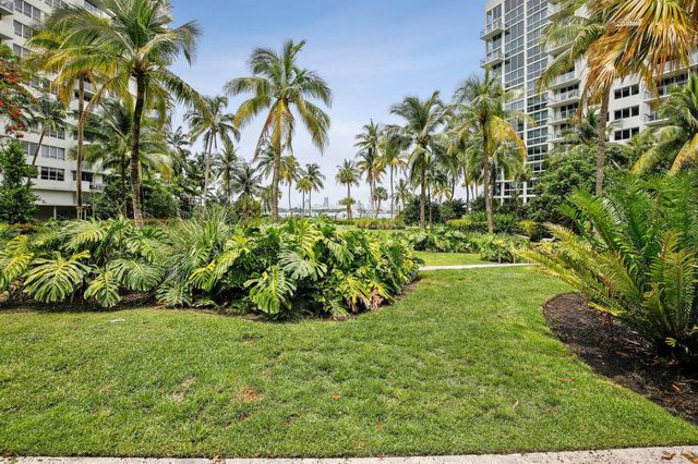1500 Bay Road 364, Miami Beach, FL 33139