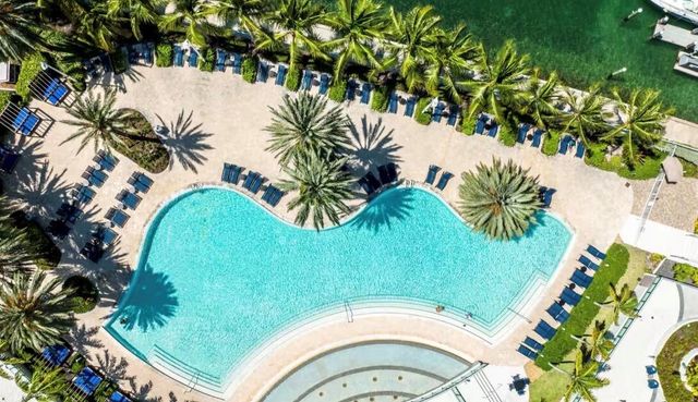 1500 Bay Road 364, Miami Beach, FL 33139