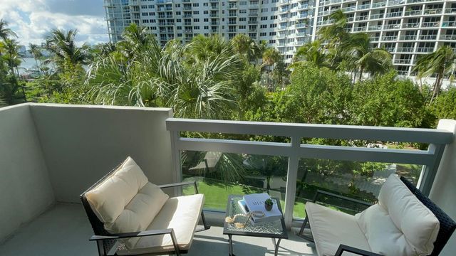 1500 Bay Road 364, Miami Beach, FL 33139