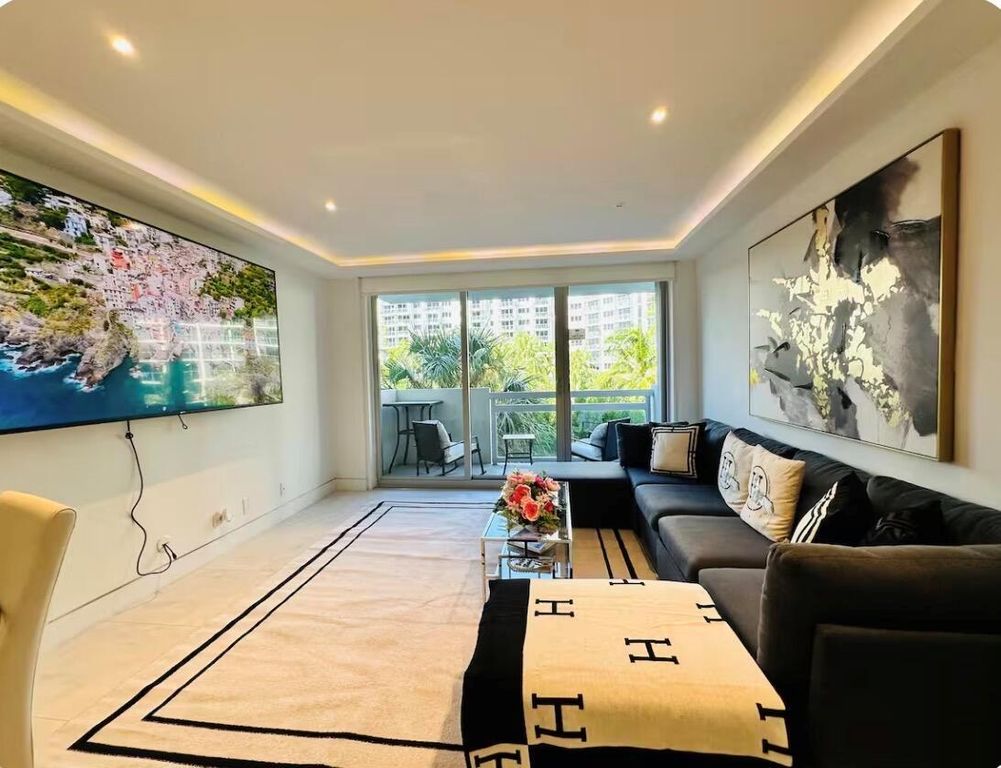 1500 Bay Road 364, Miami Beach, FL 33139
