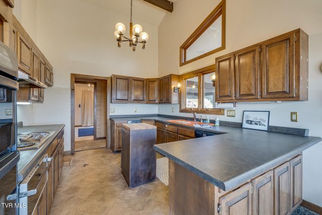 1734 Crockett Ridge, Bristol, VA 24201