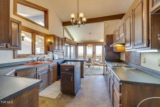 1734 Crockett Ridge, Bristol, VA 24201